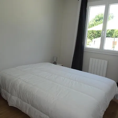 Comfortable Bungalow, Pink Granite Coast, Cleaning Included