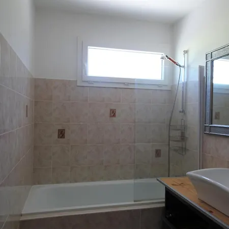 Comfortable Bungalow, Pink Granite Coast, Cleaning Included Holiday home *