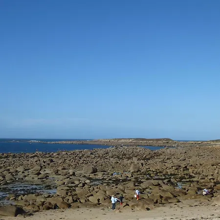 Comfortable Bungalow, Pink Granite Coast, Cleaning Included Holiday home *